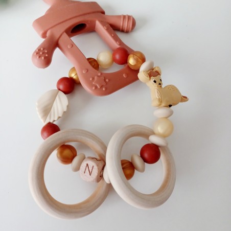 Anneau de dentition personnalisée, hochet, silicone et bois naturel. Cadeau naissance, bébé, Bambi.