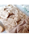 Bandeau serre tête bébé. Bandeau gros noeud. Cadeau de naissance. Beige
