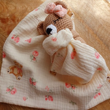 Doudou Oursonne en gaze de cotton. Cadeau de naissance. Beige - Rose