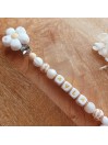 Attache sucette personnalisée en silicone, Blanc Beige fleur , prénom.