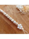Attache sucette personnalisée en silicone, Blanc Beige fleur , prénom.