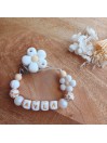 Attache sucette personnalisée en silicone, Blanc Beige fleur , prénom.