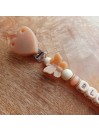 Attache sucette personnalisée en silicone, coeur paillette beige papillon noeud nude, prénom enfant.