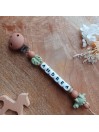 Attache sucette personnalisée en silicone, Dinosaure vert sage camel, cadeau jeunes parents.