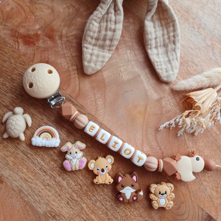 Attache sucette personnalisée en silicone, marron camel chocolat, prénom enfant.