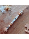 Attache sucette personnalisée en silicone, marron brown chien, prénom enfant.