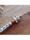 Attache sucette personnalisée en silicone, marron brown chien, prénom enfant.