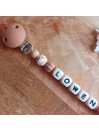 Attache sucette personnalisée en silicone, OURS beige-marron, prénom.