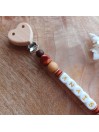 Attache sucette personnalisée en silicone, Ecureuil beige-marron, prénom.