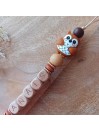 Attache sucette personnalisée en silicone, Chouette beige-marron, prénom.