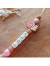 Attache sucette personnalisée en silicone, Escargot rose-marron, prénom.