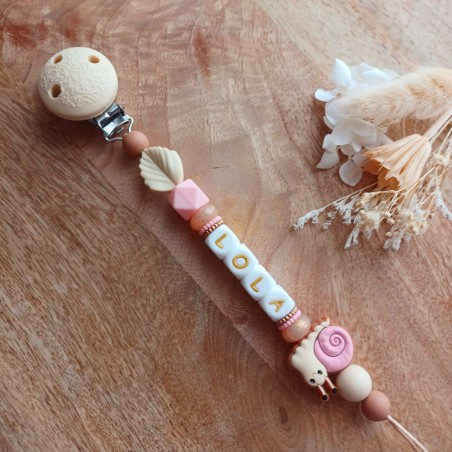 Attache sucette personnalisée en silicone, Escargot rose-marron, prénom.
