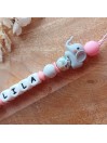 Attache sucette personnalisée en silicone, Eléphant rose-gris, prénom.
