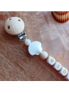 Attache sucette personnalisée en silicone,  Coquillage-tortue beige-blanc, prénom.