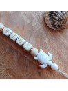 Attache sucette personnalisée en silicone,  Coquillage-tortue beige-blanc, prénom.