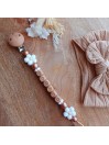 Attache sucette personnalisée en silicone, Flor blanche lettres bois, prénom enfant.