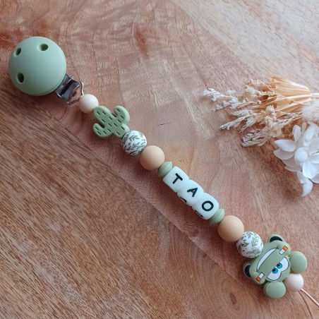 Attache sucette personnalisée en silicone, Cars Vert lettres Fluorescentes, lumineuses, prénom enfant.