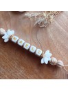 Attache sucette personnalisée en silicone, beige crème blanc, prénom enfant.
