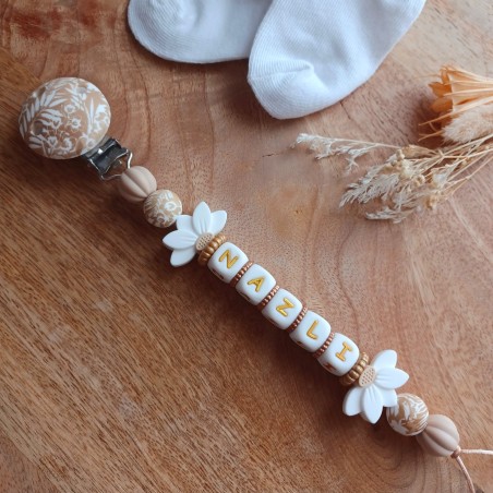Attache sucette personnalisée en silicone, beige crème blanc, prénom enfant.