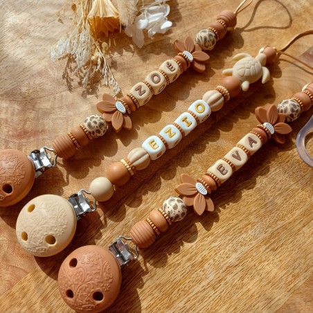 Attache sucette personnalisée en silicone, beige crème Choco, prénom enfant.