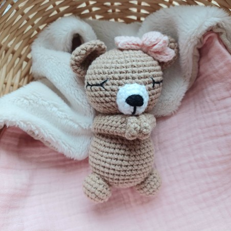 Doudou Oursonne en tricot, avec lange gaze de coton,Cadeau de naissance.